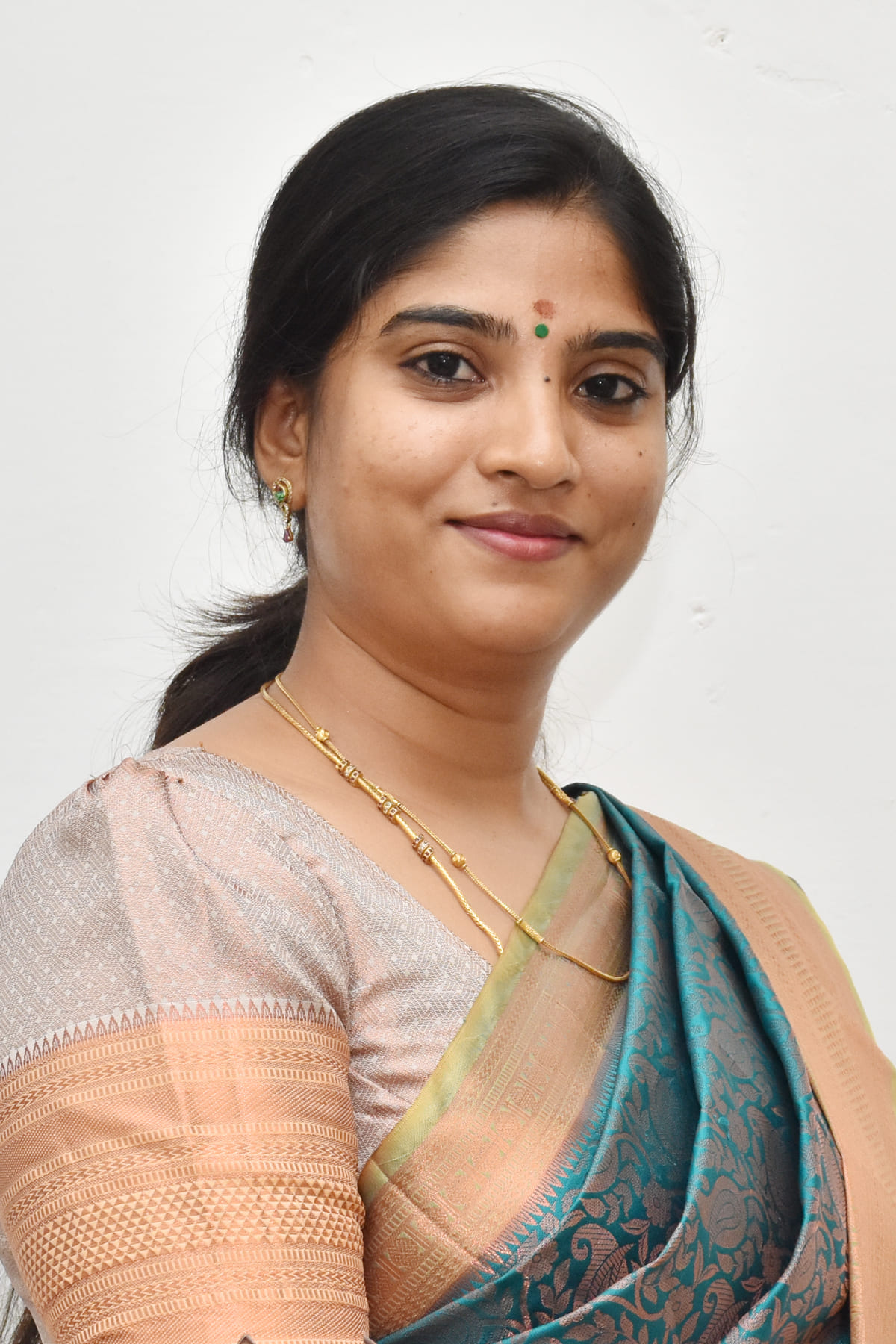 Dr Kavipriya N